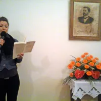 Kettejevo poezijo je brala Teja Šircelj. 