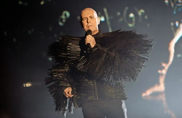 Britanski duet Pet Shop Boys je napovedal izid novega 
albuma, ki ga je naslovil Super.