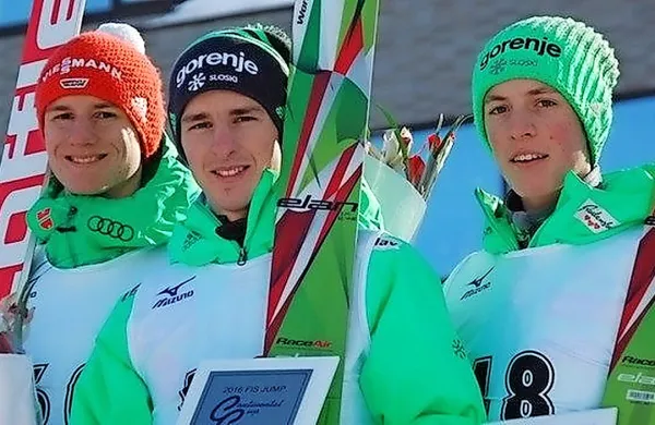 Jaka Hvala (v sredini, desno je Bor Pavlovčič) je včeraj spet 
okusil slast zmage.
