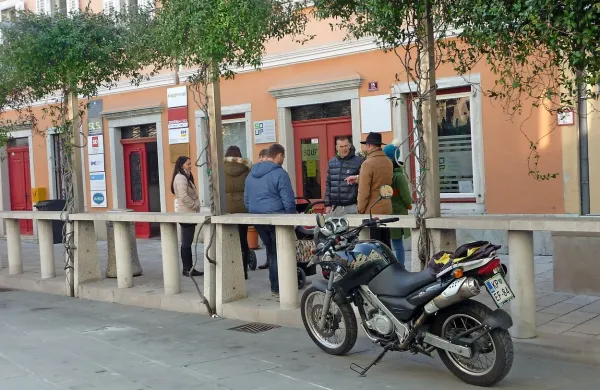 ŠOUP zdaj deluje v najetih prostorih na Gortanovem trgu. 