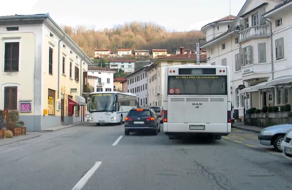 Središče Kanala se, kot vse kaže,   še ne bo tako hitro rešilo gostega prometa.