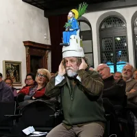 Debati je prisluhnila zgledno zapolnjena muzejska dvorana,  
zlasti pozorno  Marko Brecelj v prvi vrsti. 