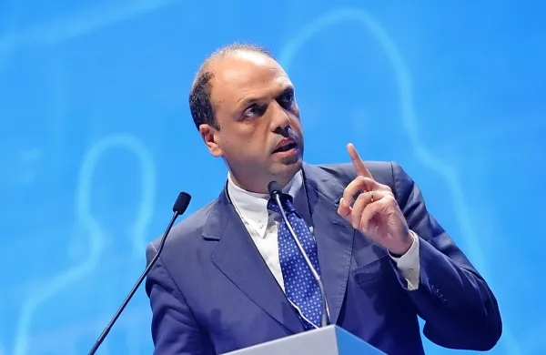  “Italija bo žariščne točke vzpostavila tam, kjer so potrebne, 
tudi v deželah na severovzhodu države,” je po poročanju 
italijanskih medijev dejal notranji minister Angelino Alfano. 