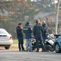 Kriminalisti so se včeraj pri Slavčku pogovarjali s tremi 
mladeniči na skuterjih.