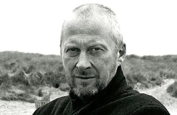 Angleški pevec Colin Vearncombe, znan pod umetniškim 
imenom Black, ki je zaslovel s pesmijo Wonderful Life 
(Čudovito življenje), je umrl za posledicami prometne nesreče.