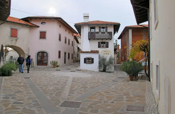 Morda bodo za Šmartno kmalu nared nova pravila rabe javnih površin. Na občini poudarjajo, 
da bodo poiskali kompromis med željami stanovalcev in gostincev. 