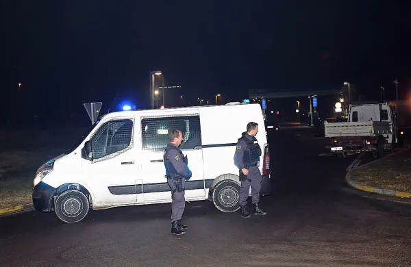 Koprski kriminalisti so prišli raziskat okoliščine dogodka.
