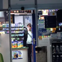 Koprski kriminalisti so prišli raziskat okoliščine dogodka.
