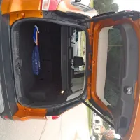 Prtljažni prostor navdušuje z uporabnostjo, malo manj električno podprta vrata, ki so nepotrebna.