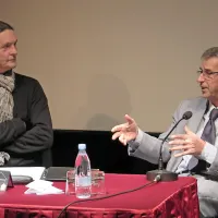 Knjiga Hiška je izšla v založbi I2, na prvi predstavitvi knjige v 
Kosovelovem domu v torek zvečer pa se je z avtorjem 
Borisom Juvancem (na fotografiji desno)  pogovarjal Aleksander Jakopič.