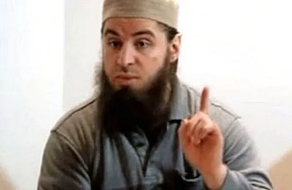 Mirsad Omerović, po rodu iz srbskega Sandžaka, je znan 
rekrut džihadistov v Evropi, v stiku naj bi bil celo s samim 
vodjo islamske države Abu Bakrom al Bagdadijem. Avstrijska policija ga je prijela v akciji novembra 2014 in v 
kratkem se bo začelo sojenje proti njemu.