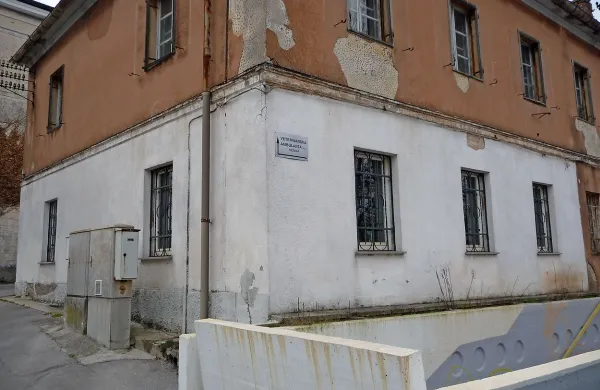V zavetju noči so neznanci vlomili v sežansko veterinarsko 
ambulanto.