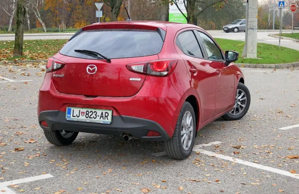 Oblikovno je popolna z vseh strani