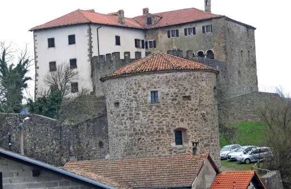 TIC Ilirska Bistrica bo oživil delo enote v mestu, novo pa odprl 
na Premu, kjer bo v TIC-u delovala tudi pogodbena pošta.