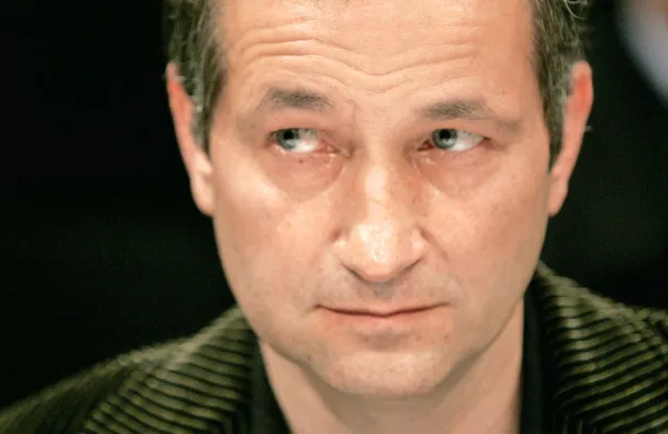 V 55. letu je umrl slovenski pesnik, pisatelj, esejist, prevajalec, 
urednik, kritik in profesor Aleš Debeljak.