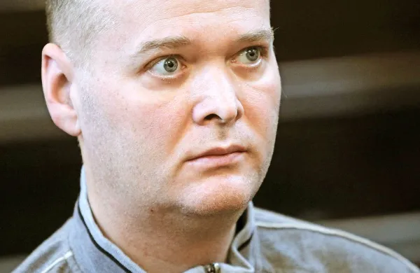 Tožilstvo, ki je obtožnico vložilo konec lanskega leta, po 
poročanju medijev meni, da je bil motiv za dejanje maščevanje zaradi večkratnega posredovanja policistov ob Tadinovem nasilju nad partnerko. Prav nekaj dni pred napadom 
so mu izrekli prepoved približevanja.