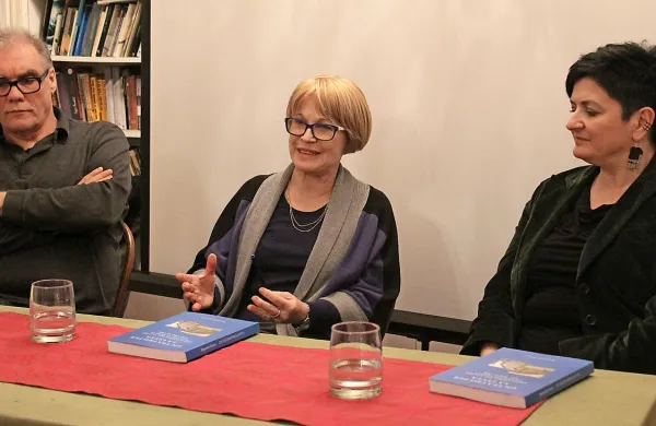 O slovenskem gledališču v Trstu so razpravljali (z leve) Boris Kobal, Bogomila Kravos in Mojca 
Jan Zoran. 
