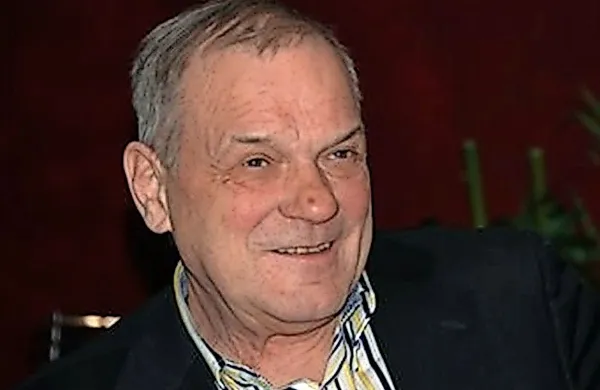 V 73. letu je umrl Dušan Velkaverh, avtor besedil številnih 
slovenskih zimzelenih melodij.