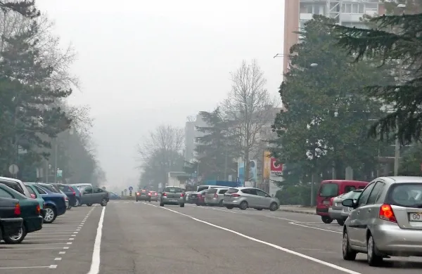 Tako je bilo v soboto dopoldne tudi videti, kako “čist” zrak 
dihajo Novogoričani. Ne gre le za navadno meglo. 
