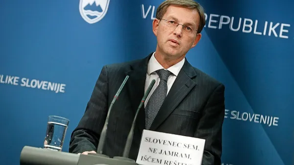 Velika večina vprašanih ocenjuje, da je premier Miro Cerar s 
sporočilom na govorniškem odru brcnil v temo.