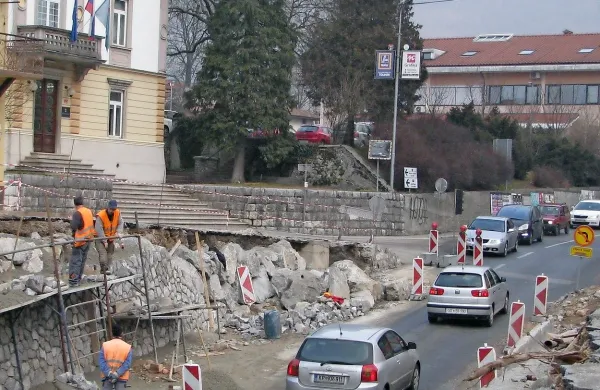 Polovična zapora do konca maja