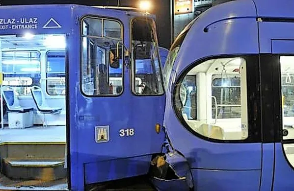 V Zagrebu sta včeraj popoldne trčila tramvaja.