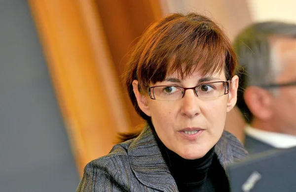 Obrambna ministrica Andreja Katič