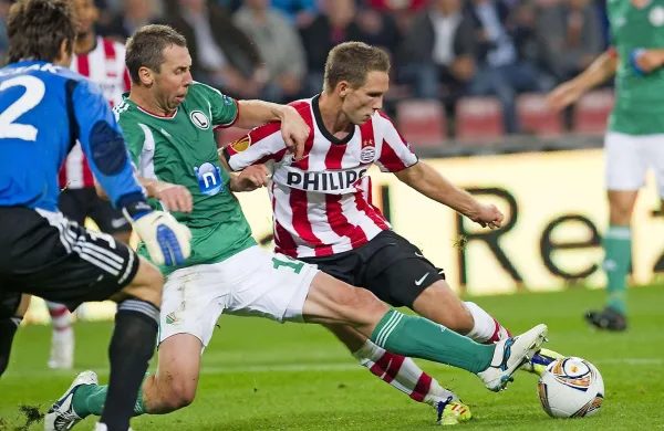 Tim Matavž (z žogo) je najboljše tekme doslej prikazal v dresu 
PSV Eindhovna.