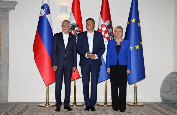 Časnik Telegraph je počitniško vilo  Lorena v  Novigradu  uvrstil  
med deset najboljših počitniških  luksuznih vil  v Evropi.  