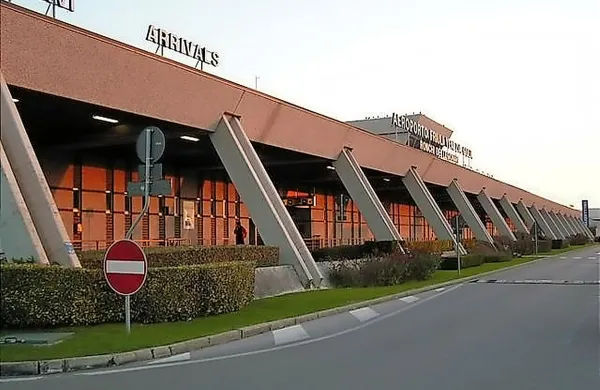Letališče Ronke je ponoči zaprto.