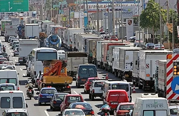 V Grčiji   stavke niso nobena redkost. Tokrat stavkajo  zaradi 
napovedane pokojninske reforme.