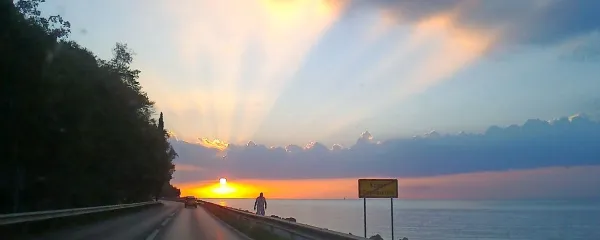 Trajnostna ureditev obalnega in priobalnega pasu ima prednost pred geoparkom na Krasu.