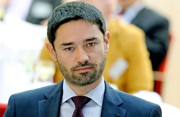 Predsednik uprave Nove Ljubljanske banke (NLB) Janko 
Medja je po današnji seji nadzornega sveta banke sporočil, 
da odstopa s položaja. 