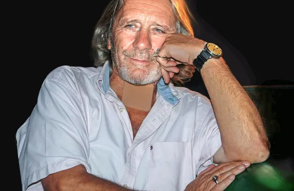 Janez Suhadolčan Suhi že od leta 2004 razstavlja v svoji 
galeriji Stena slavnih sredi Portoroža.