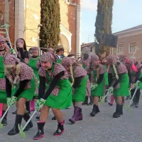 H kmeticam so pri&scaron;li  Kremenčkovi, hipiji, godbe  ... (foto in video)