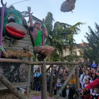 H kmeticam so pri&scaron;li  Kremenčkovi, hipiji, godbe  ... (foto in video)