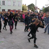 H kmeticam so pri&scaron;li  Kremenčkovi, hipiji, godbe  ... (foto in video)