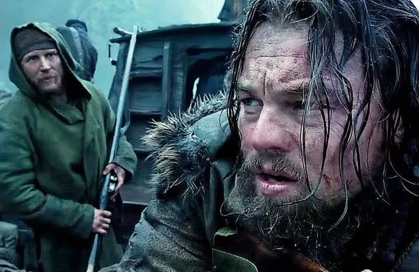 V Povratniku blestita Leonardo DiCaprio kot Hugh Glass (v 
ospredju) in Tom Hardy kot negativec John Fitzgerald.  
