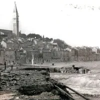 

 

Starejši prebivalci Rovinja  se spominjajo    28. novembra  
1965. 