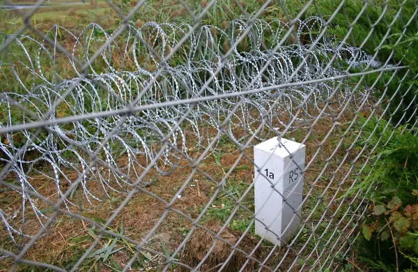Madžarske oblasti so prvič po lanskem oktobru v enem 
dnevu prestregle več kot sto migrantov, ki so se prebili skozi 
žično ograjo na meji s Srbijo.