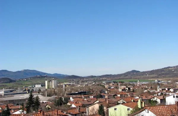 V Ajdovščini bodo  uredili   dve parkirišči streljaj od centra. 
