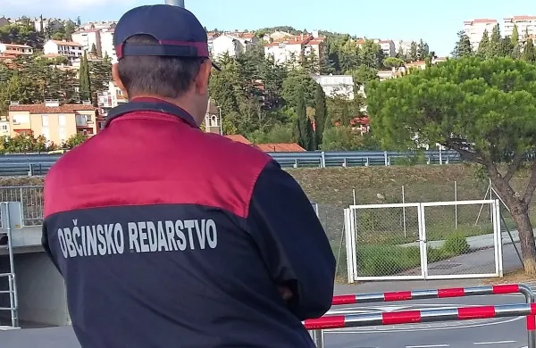Koprski redarji bodo odslej dosegljivi tudi na brezplačni 
telefonski številki 080 44 49. 