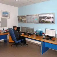 Nadzorni center v vodarni v Cepkih  je eden od dveh takšnih  
centrov Rižanskega vodovoda. Drugi je na sedežu podjetja v 
Kopru.  Prek obeh centrov daljinsko upravljajo vodovodni 
sistem oziroma  sistem distribucije vode.