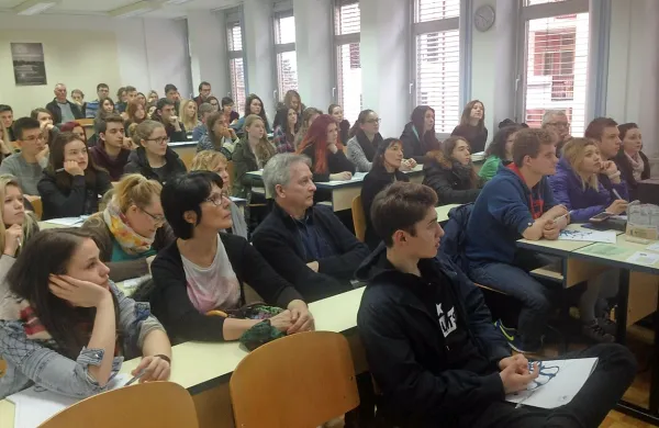 Fakulteta za management v Kopru je bila včeraj ena od bolj 
obleganih koprskih fakultet.
