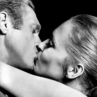 Strasten poljub: Steve McQueen in Vicki Anderson, Primer  
Thomasa Crowna, 1968.