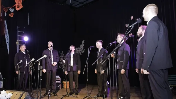 Polna dvorana za Klapo Semikant&aacute; z gostjami
