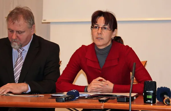 Obrambna ministrica Andreja Katič se je nedavno v Postojni 
pohvalila, da so izbrali izvajalca monitoringa na Počku, a zdaj 
na ministrstvu priznavajo, da bodo morali izdati še eno 
naročilo.