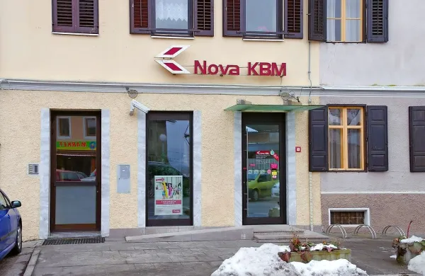Nadzorni svet NKBM je v ponedeljek po poročanju časnika 
Večer soglašal s prodajo kragujevške KBM banke srbskima 
milijonarjema Andreju Jovanoviću in Bojanu Milovanoviću. 