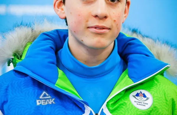 Po Emi Klinec je zmago na posamični preizkušnji smučarjev 
skakalcev na manjši napravi na drugih zimskih mladinskih 
olimpijskih igrah v Lillehammerju slavil tudi slovenski skakalec Bor Pavlovčič.