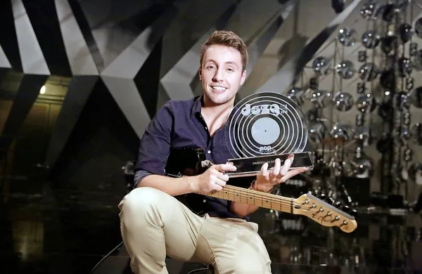 Alex Volasko je v soboto slavil s pesmijo Pesem in poljub. 